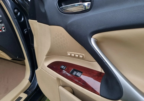 Lexus IS cena 27900 przebieg: 211508, rok produkcji 2007 z Bytów małe 781